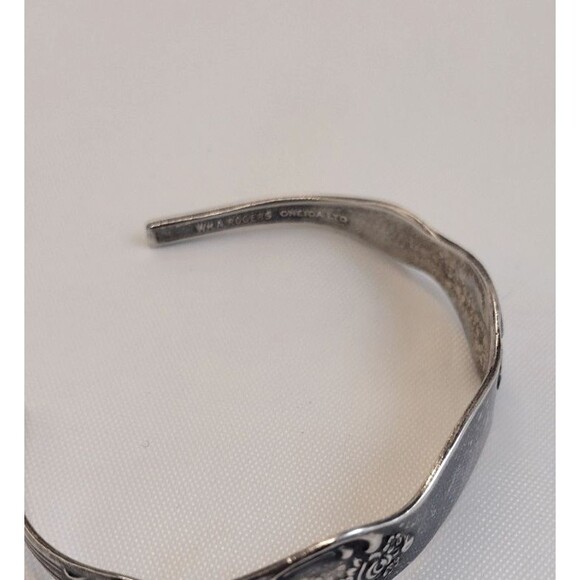 Vintage Signed Spoon Cuff Bracelet Silver Plated Floral WM A Roger Onieda LTD - Picture 3 of 4